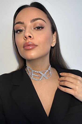 TAKIŞTIR Gümüş Renk Sexy Yazılı Taş Detaylı Tasarım Choker Kolye