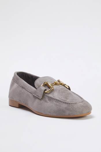 TRENDYOL SHOES Детайлни дамски обувки от сив велур TAKSS25LA00000