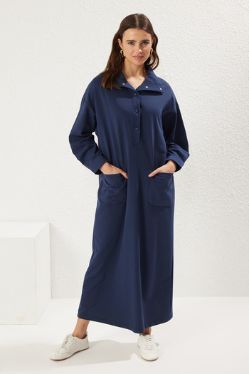 Trendyol Modest Πλεκτό φόρεμα με κουμπιά Indigo Pocket TCTAW25EB00082