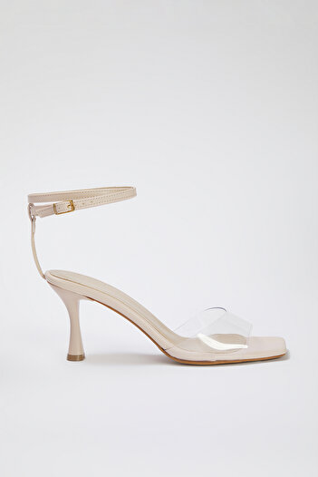 TRENDYOL SHOES Dámské sandály na podpatku s béžovou hranatou špičkou Vinyl Strappy Strappy - Takss25To00011