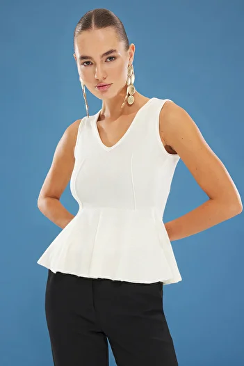 Trendyol Collection Ecru V-Neck Peplum Premium Yarn / Special Yarn Knitwear Blouse Twoss25Bz00190