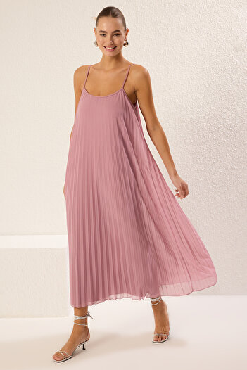 Trendyol Collection Ευέλικτο Maxi Πλισέ Φόρεμα σε γραμμή Α - Πούδρα, ίσιο σκίσιμο TWOSS25EL00170
