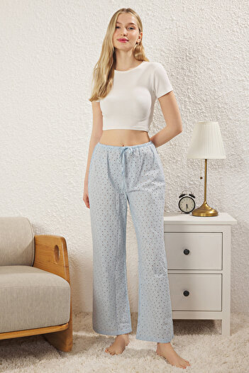 Trendyol Collection Pantaloni de pijama albastru cu imprimeu floral 100% bumbac - THMSS25PJ00006