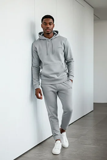 Trendyol Collection Σετ φόρμας φούτερ με κουκούλα σε γκρι κέντημα - TMNAW24EM00000