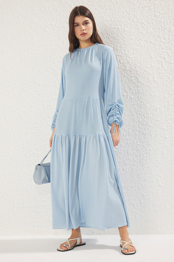 Trendyol Modest Blaues Strickkleid mit Ärmeln TCTSS25EB00046