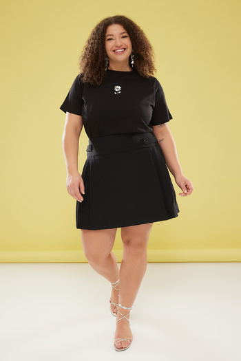 Trendyol Curve Black Crew Neck Flower Embroidered Knitted Plus Size T-Shirt Tbbss25Bf00023