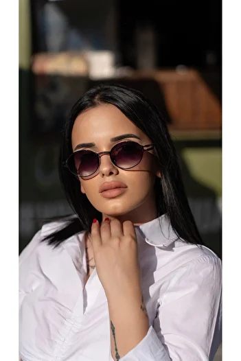 TomyHelf Black Oval Design Women's Sunglasses - Frame Detailed