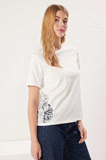 Trendyol Collection Ecru Thick Cotton Lace Detailed Regular/Normal Fit Knitted T-Shirt Twoss25Ts00015