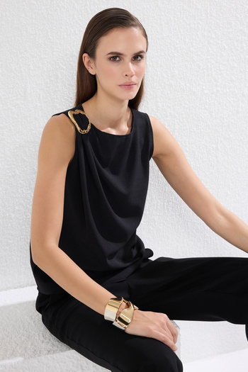 Trendyol Collection Detailní tkaná blůza s černým doplňkem Tprss25Bz00003