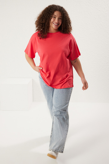 Trendyol Curve Pomegranate Flower Crew Neck Wide Fit Knitted Plus Size T-Shirt Tbbss25Bf00028