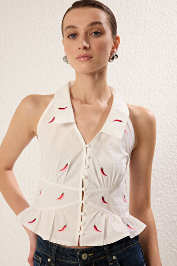 Trendyol Collection Λευκή Chili Pepper Κεντημένη υφαντή μπλούζα TWOSS25BZ00254