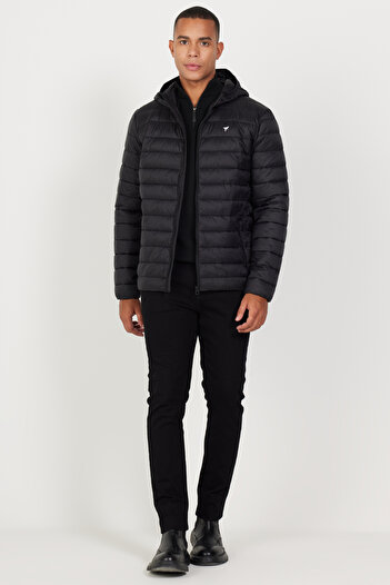 AC&Co / Altınyıldız Classics Erkek Siyah Standart Fit Normal Kesim Kapüşonlu Mont