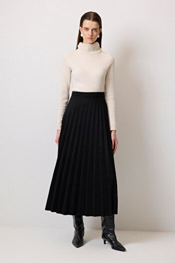 Touché Privé pleated suede skirt