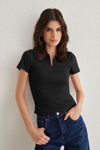 Trendyol Collection Czarna dopasowana/dopasowana bluzka z golfem, elastyczna, dzianinowa Twoss25Bz00039