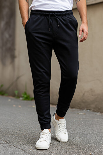 Trendyol Collection Μαύρο Jogger Sweatpants - Κανονική εφαρμογή, ελαστικό πόδι TMNSS20EA0053