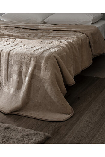 Madame Coco Clementine Mink Emboss Double Blanket - Beige