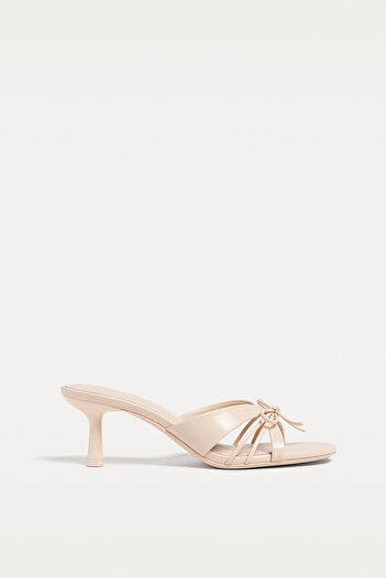 Stradivarius Heeled sandals with bow