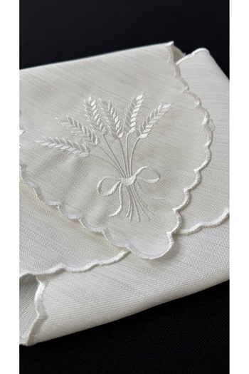 Hubb Interiors Bow Embroidered Cutwork Bread Cover