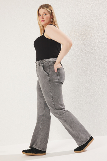 Trendyol Curve Graue Jeans mit hoher Taille und verstellbarer Taille, bequem, gerade Passform, große Größe TBBSS25CJ00010