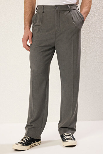 Trendyol Collection Graue Wideleg Baggy-Hose aus gewebtem Stoff mit bequemer Passform TMNSS25PL00009