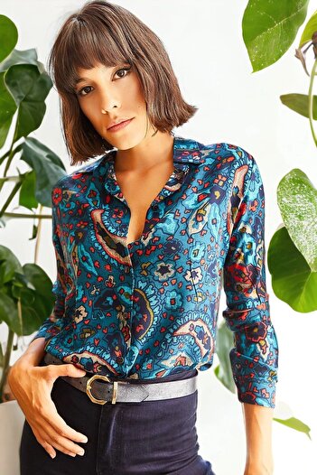 Juuuj Cămașă cu mânecă lungă, cu guler clasic, cu modele multicolore, albastru pentru femei (tăiat obișnuit, lungime standard)