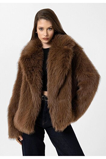 Antioch Women's Brown Faux Fur Jacket - Collar Design
