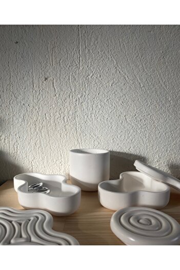 Store Studio Yabu - White Wavy Decorative Box with Lid / Jewelry Box Set of 3
