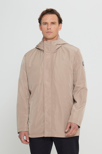 AC&Co / Altınyıldız Classics Erkek Vizon Standart Fit Normal Kesim Rüzgar Geçirmez Kapüşonlu Dik Yaka Mont Trençkot