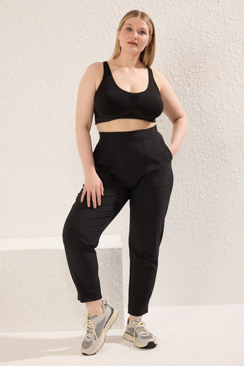 Trendyol Curve Black Knitted Plus Size Pants with High Waist and Zipper Detail - Tbbss25Ar00020