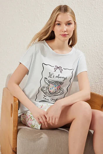 Trendyol Collection Set de pijamale cu pantaloni scurți din bumbac 100% cu imprimeu floral albastru - THMSS25PT00184