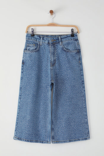 Trendyol Collection Limitovaná edice - Detail modrého kamene Cut Out Leg Denim Bermuda Capri TWOSS25SR00061