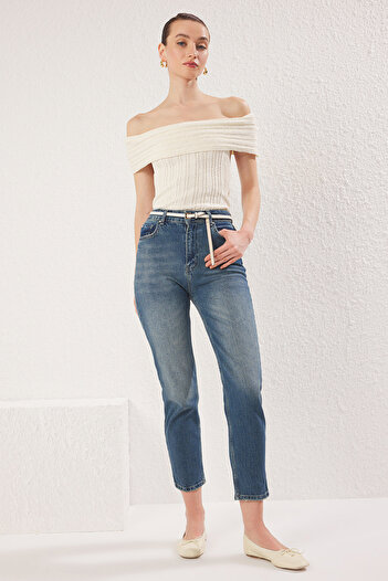 Trendyol Collection Niebieskie jeansy Mom Comfort z wysokim stanem Twoss25Je00093