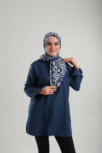 Giverny 202206 _02 - Cotton Leopard Print Navy Blue Scarf, Cut Out Fiber
