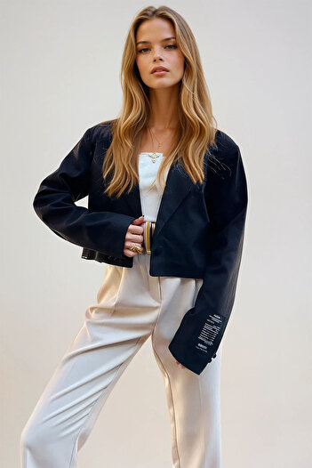 VAGGON Women's Black Padded Shoulder Lined Blazer Crop Jacket