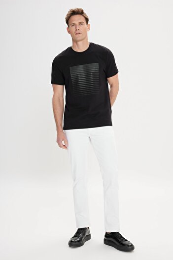 AC&Co / Altınyıldız Classics Pánské černé tričko Slim Fit s úzkým střihem a výstřihem z bavlny s potiskem