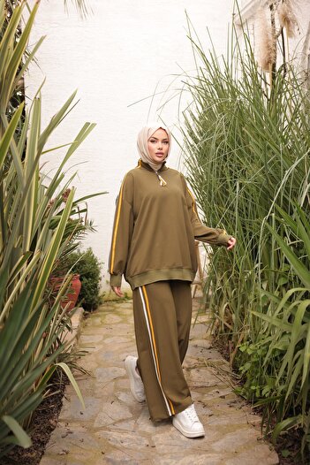 Wovi Moda Hijab Sports Tracksuit Set - Zippered Collar, Women