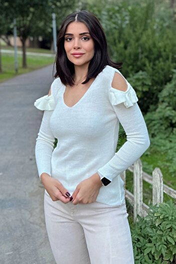 NEW LAVİVA Women's Ecru V-Neck, Long Sleeve, Flexible Fabric Sitting on the Body, Ruffle Detail on the Shoulders, Knitwear Blouse