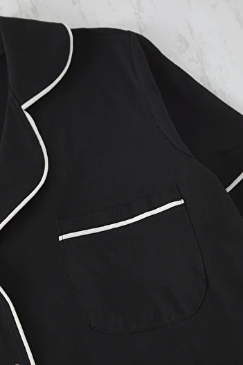 Trendyol Curve Košile s výstřihem černé pletené pyžamo - detail lemování Tbbaw24Ai00040
