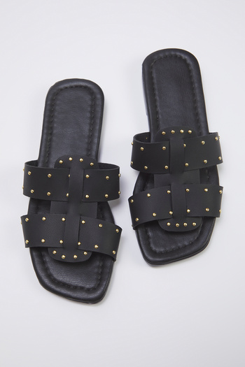 TRENDYOL SHOES Γυναικείες κομψές παντόφλες με αξεσουάρ Black Rivet Διπλό λουράκι TAKSS25TE00016