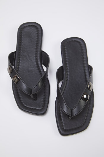 TRENDYOL SHOES Black Buckle Accessory Detailed Flip Flops Flat Women's Slippers Takss25Te00011