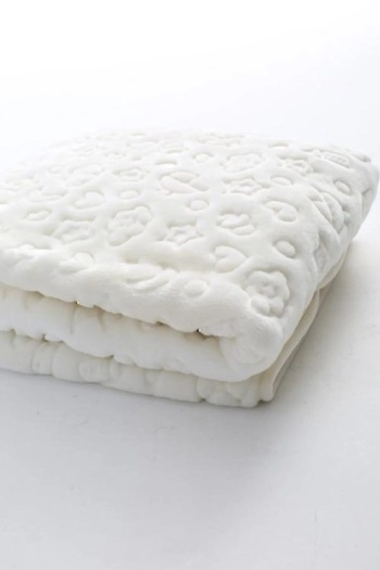Baharoğlu Embossed Cream Plush Baby Blanket 100 X 120cm