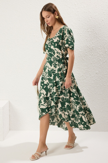 Trendyol Collection Květinové midi tkané šaty se zeleným páskem TWOSS25EL00141