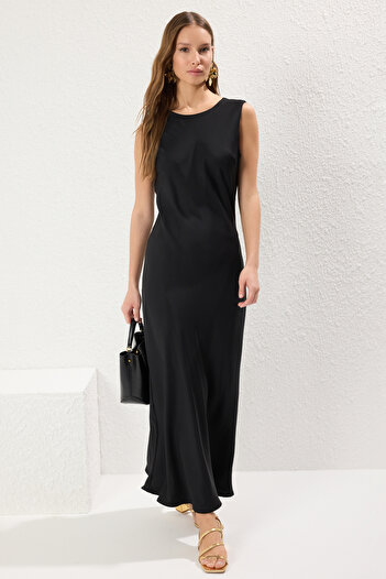 Trendyol Collection Schwarzes, gerades, gewebtes Maxikleid TWOSS24EL00070