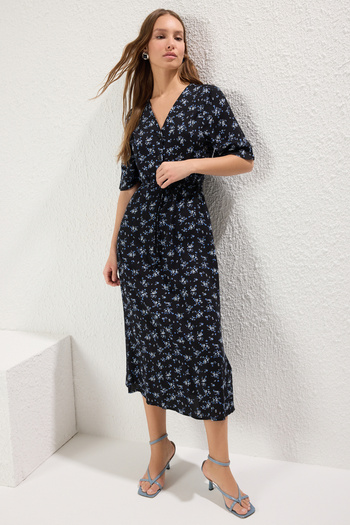 Trendyol Collection Rochie neagră țesătă midi în linie A cu flori TWOSS25EL00300