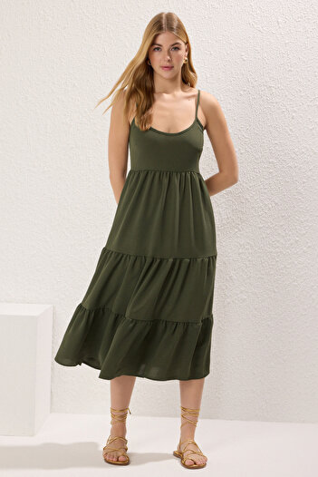 Trendyol Collection Χακί ίσια φούστα μέση που ανοίγει Midi υφαντό φόρεμα TWOSS22EL1837
