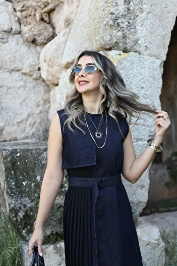 bytugcekaya Μπλε τζιν φόρεμα με πλισέ γαρνιρισμένο