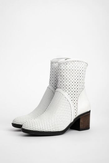 Lal Shoes & Bags Marla Γυναικείες διάτρητες καλοκαιρινές μπότες με τακούνι-λευκό