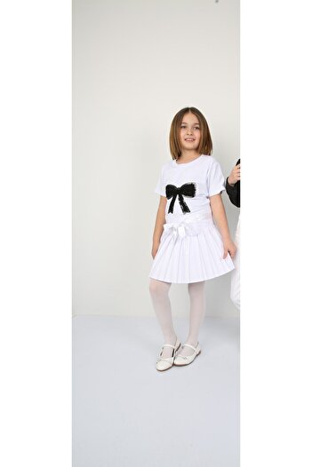 Ümiteks world of clothes April 23 Show - White Pleated Skirt and Black Bow T-Shirt Set