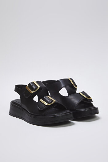 TRENDYOL SHOES Černé dámské sandály se silnou podrážkou s dvojitou přezkou 
 TAKAW25SD00000