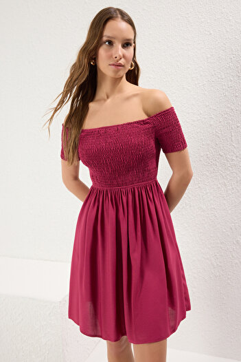 Trendyol Collection Φούξια ίσιο στρίφωμα μέσης που ανοίγει Gipeli Mini υφαντό φόρεμα TWOSS25EL00301